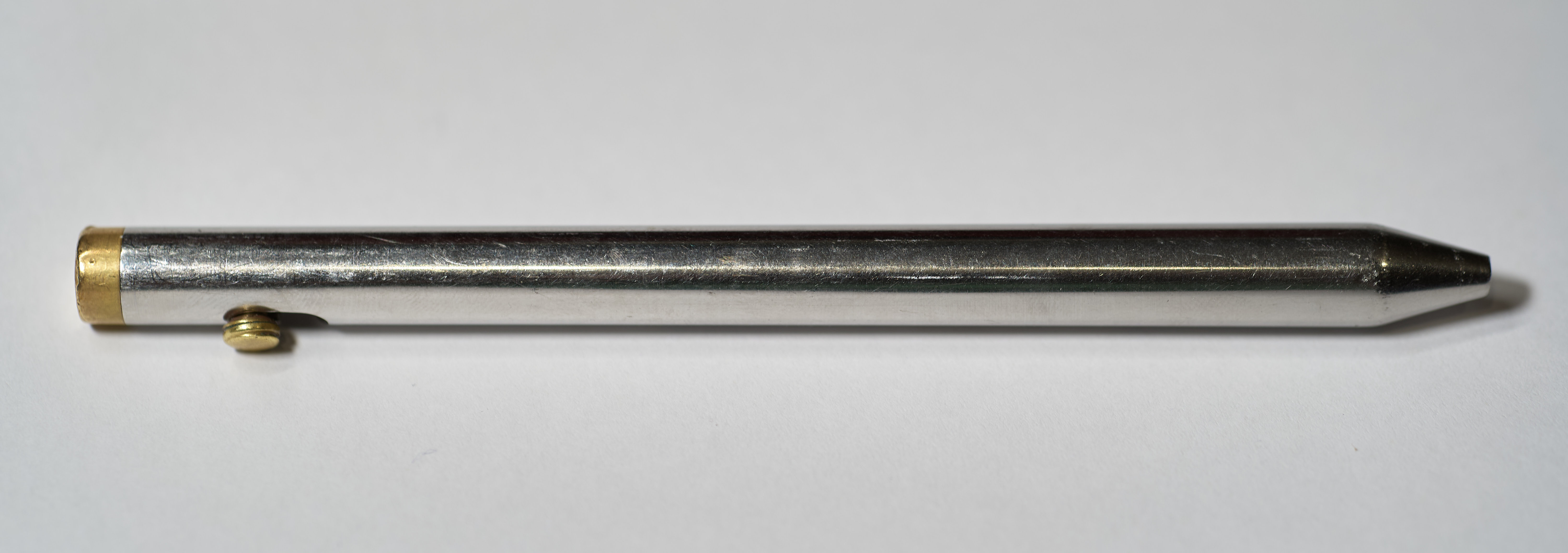 Placeholder: Close-up macro shot of the pen mechanism